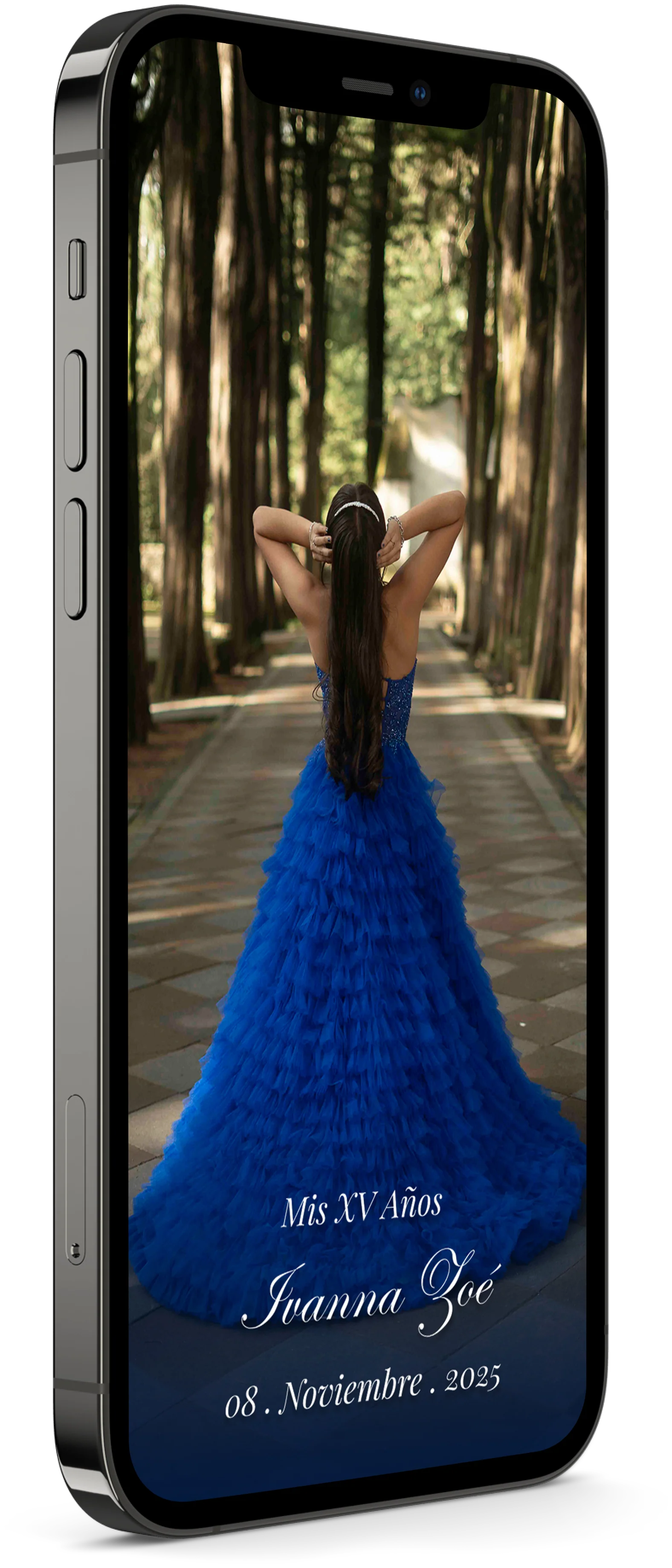 Mockup de un teléfono con una invitación para xv años
